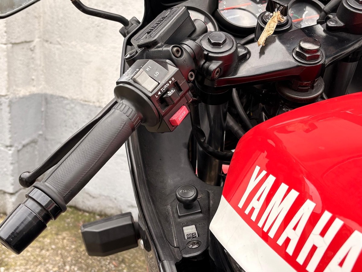 Yamaha FZ 750-11